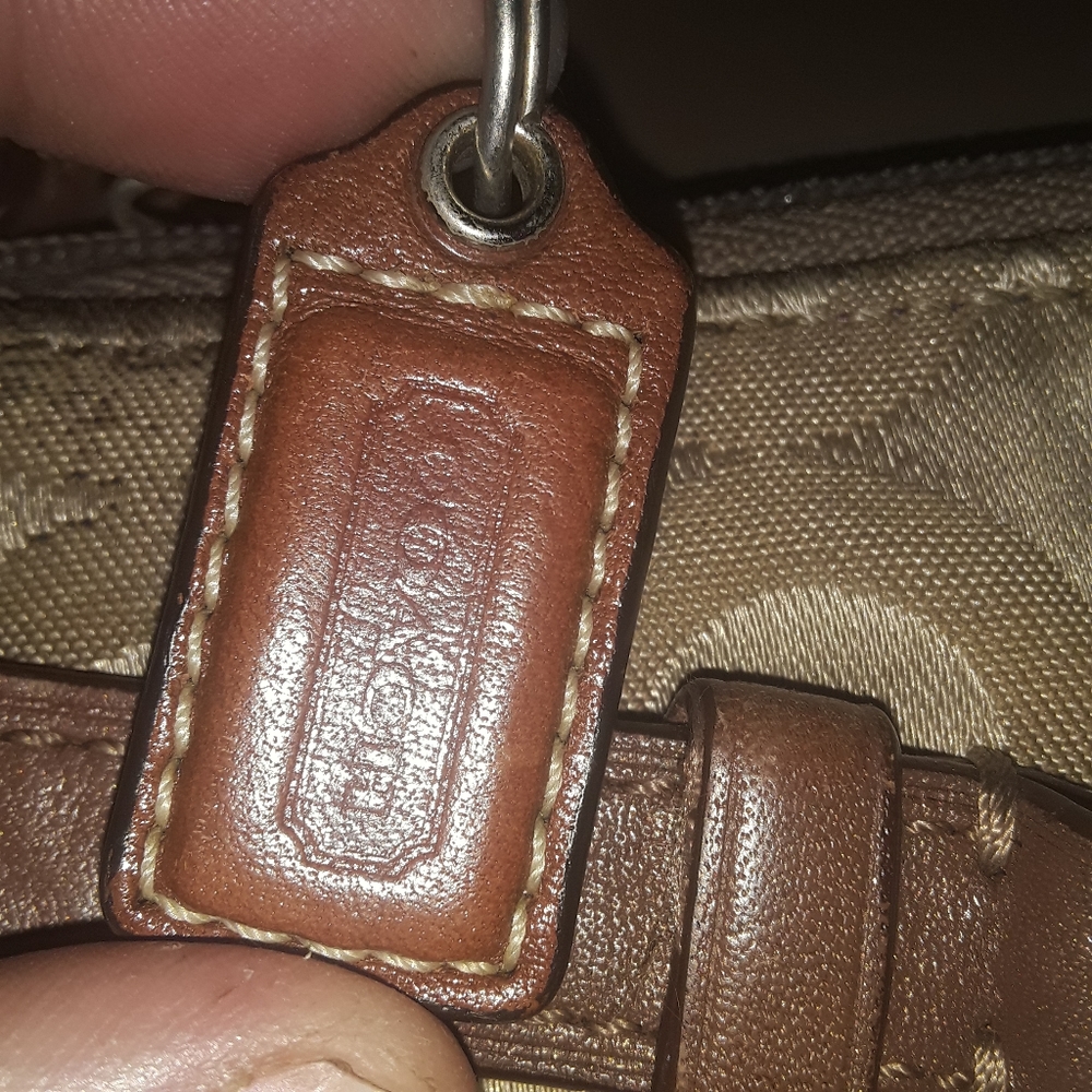 Coach sognature small bag logo tag Tan - Picture 2 of 4